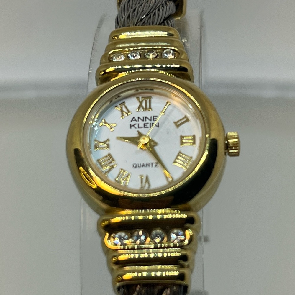 COPY - ANNE KLEIN! Vintage beautiful twisted cable look with eight gemstones!
